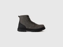 Low lace-up boots