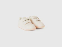 Low-top sneakers in imitation leather