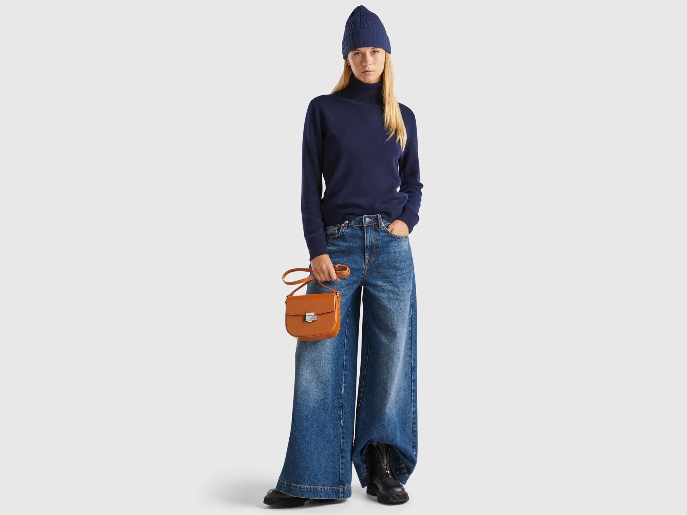 Midnight blue turtleneck in pure cashmere