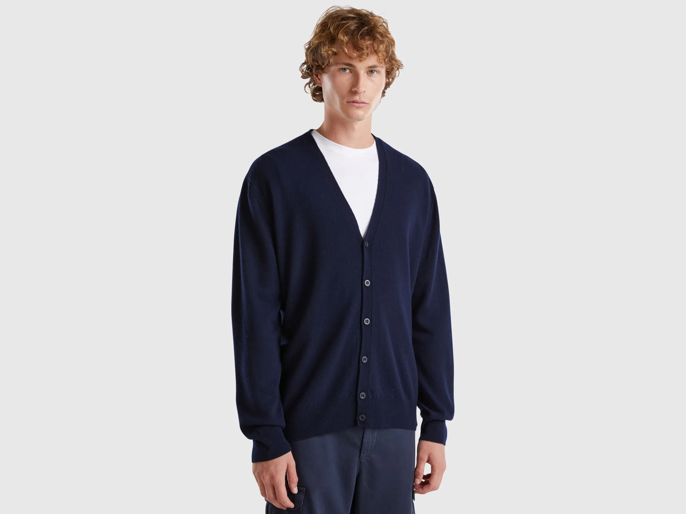 Midnight blue V-neck cardigan in pure Merino wool