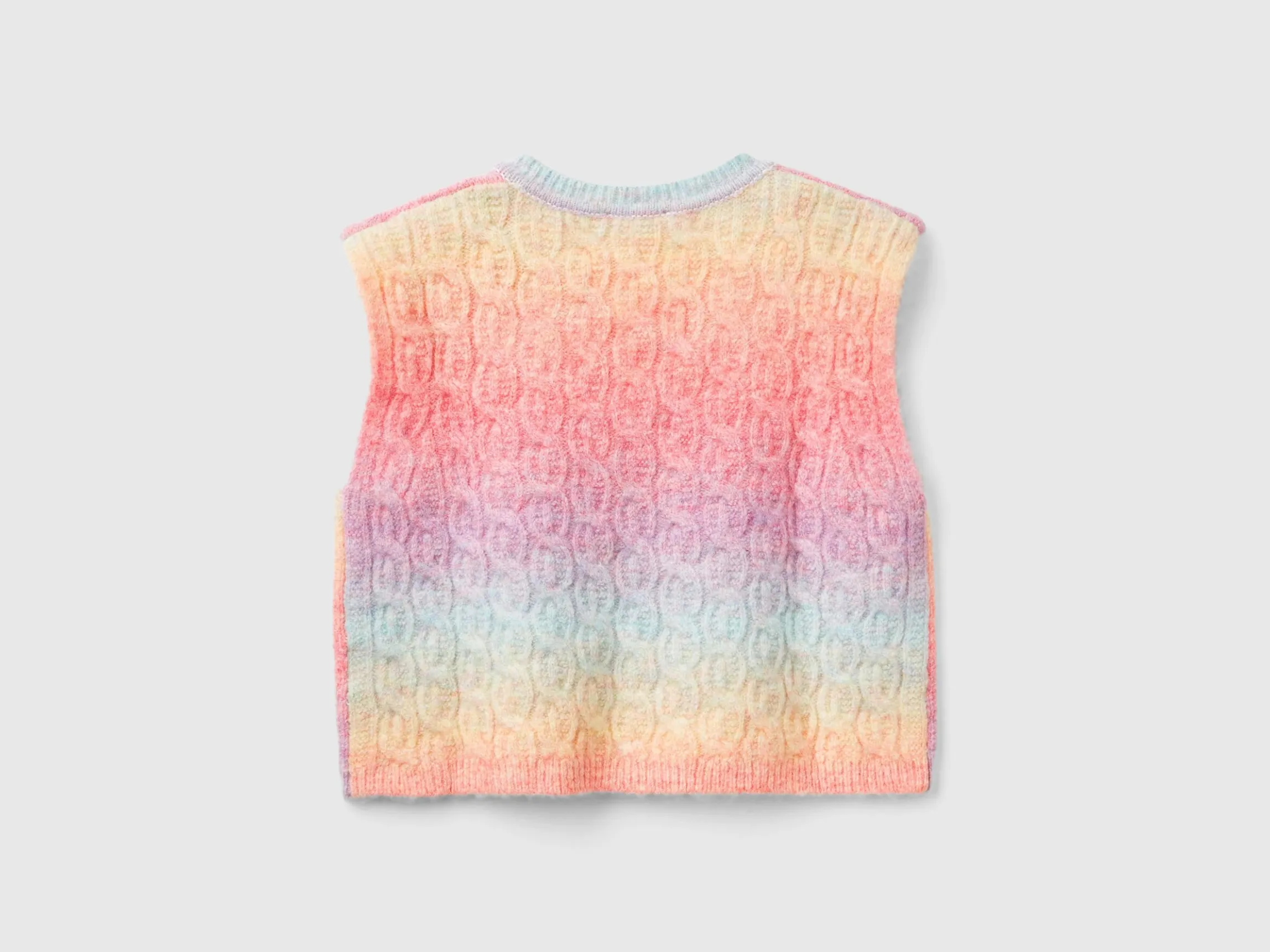 Multicolored vest with cables