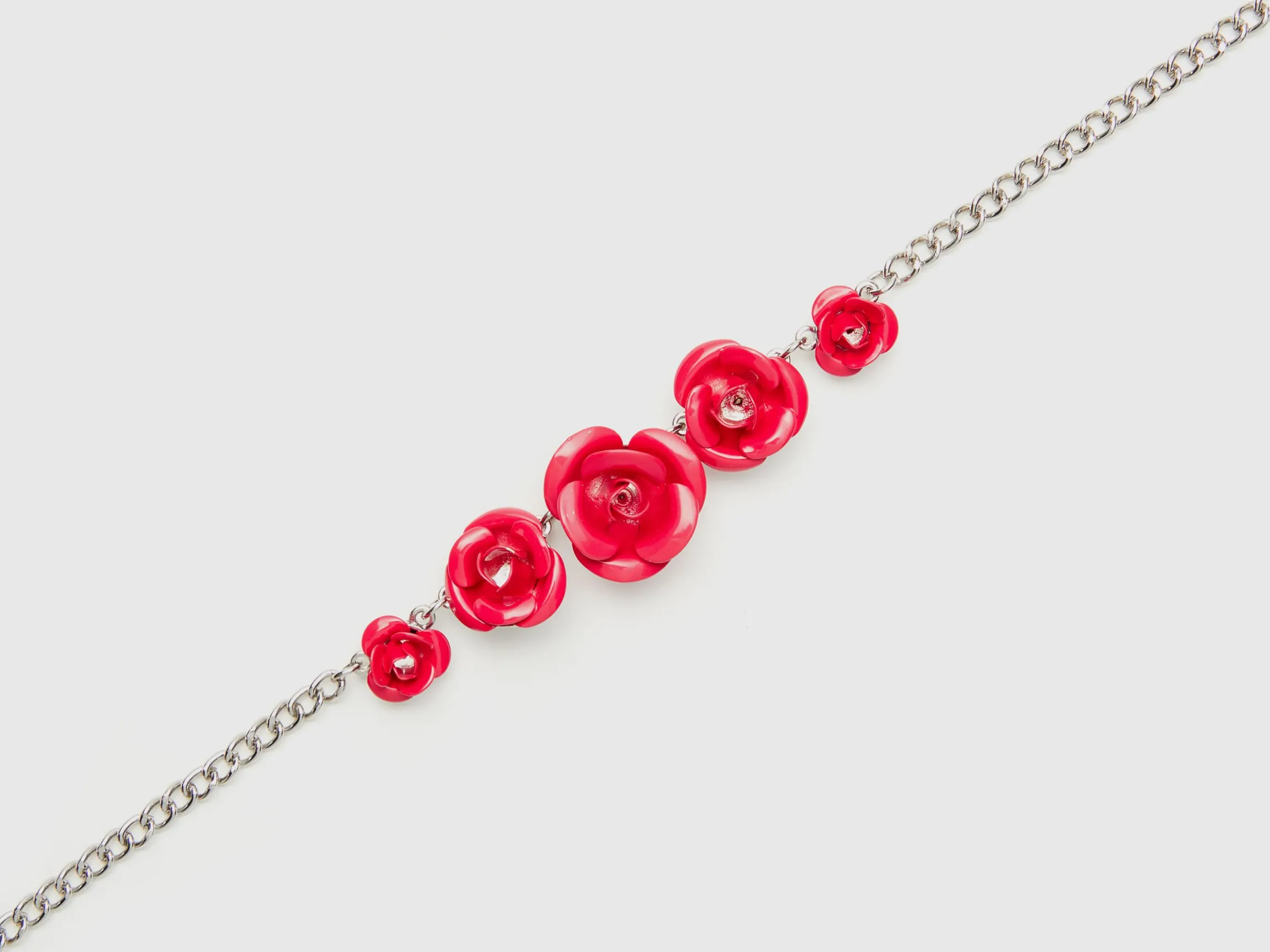 Necklace with roses
