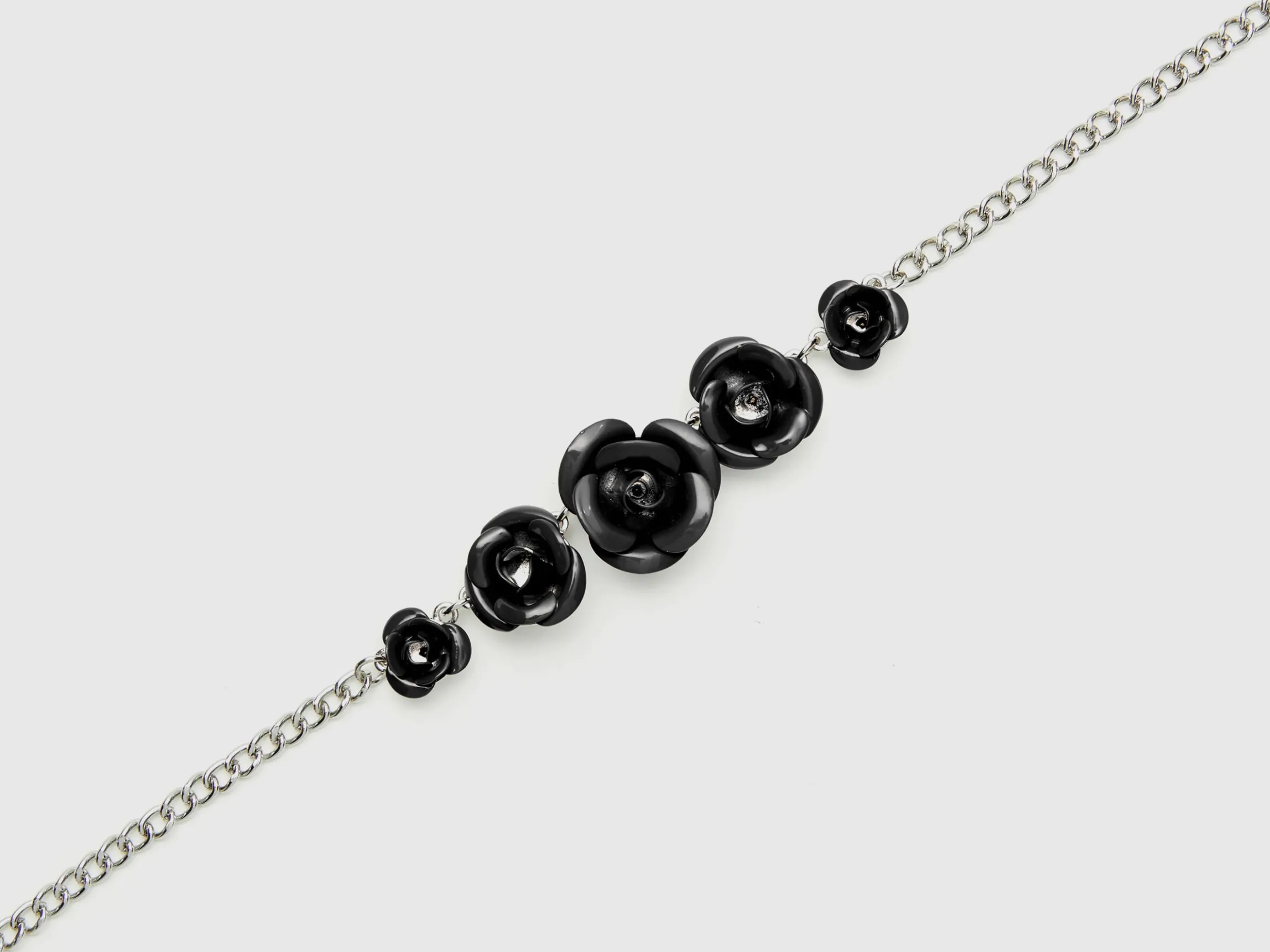 Necklace with roses