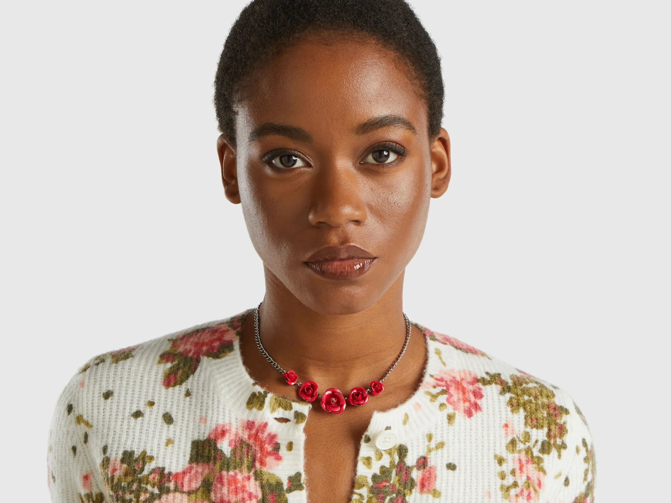 Necklace with roses
