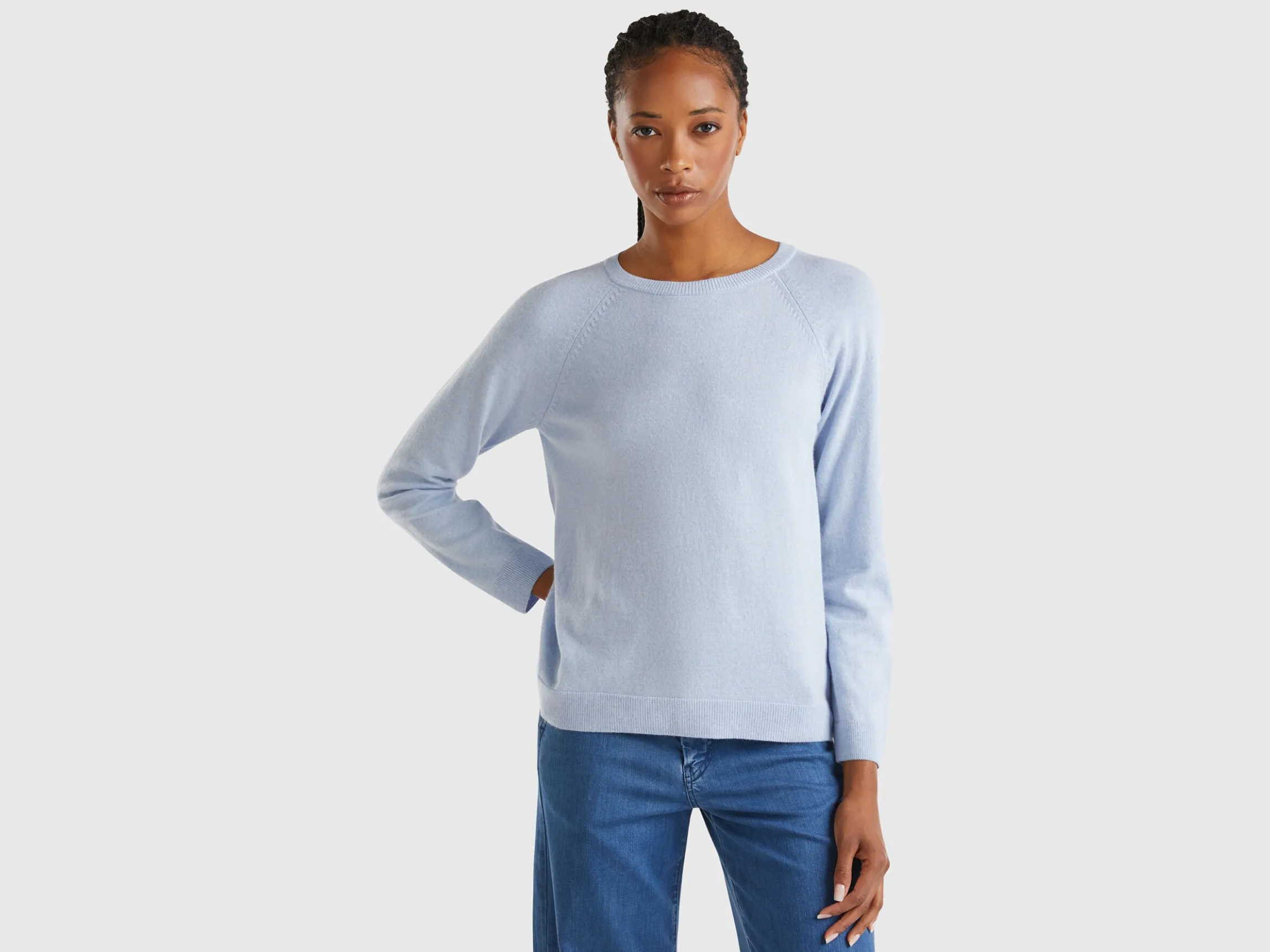 Ocean blue crew neck sweater in wool and cashmere blend