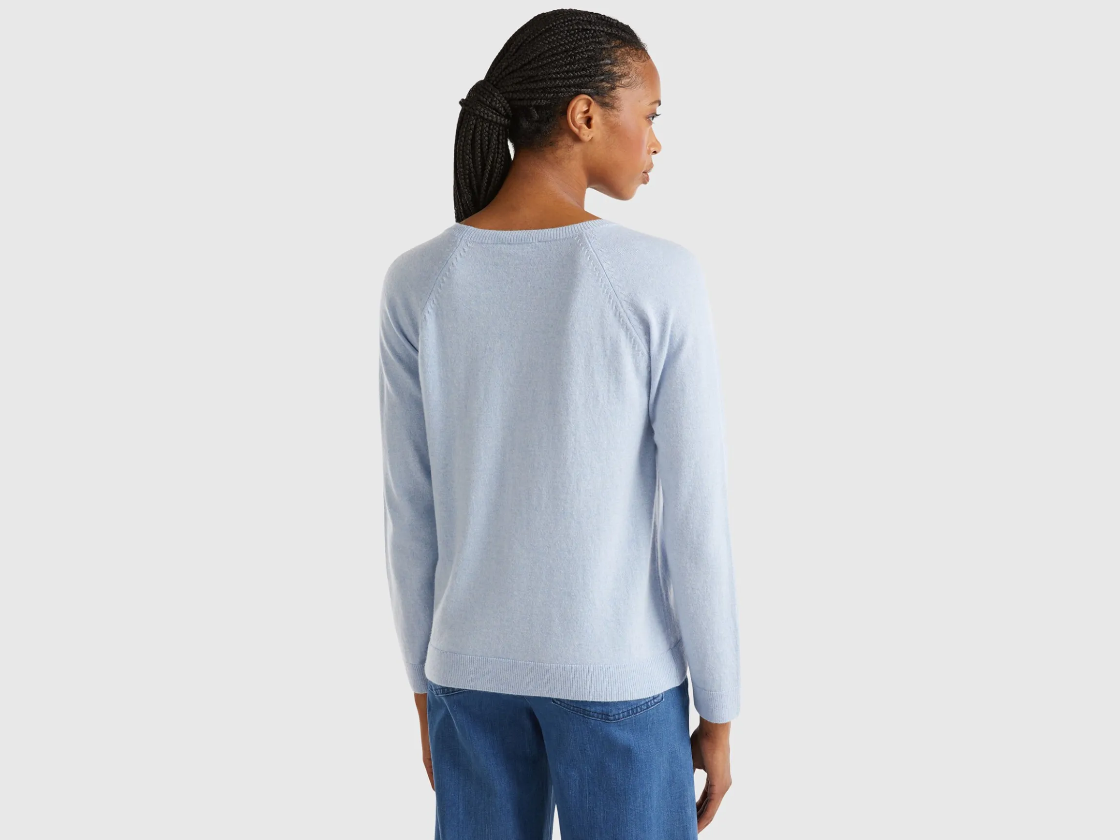 Ocean blue crew neck sweater in wool and cashmere blend