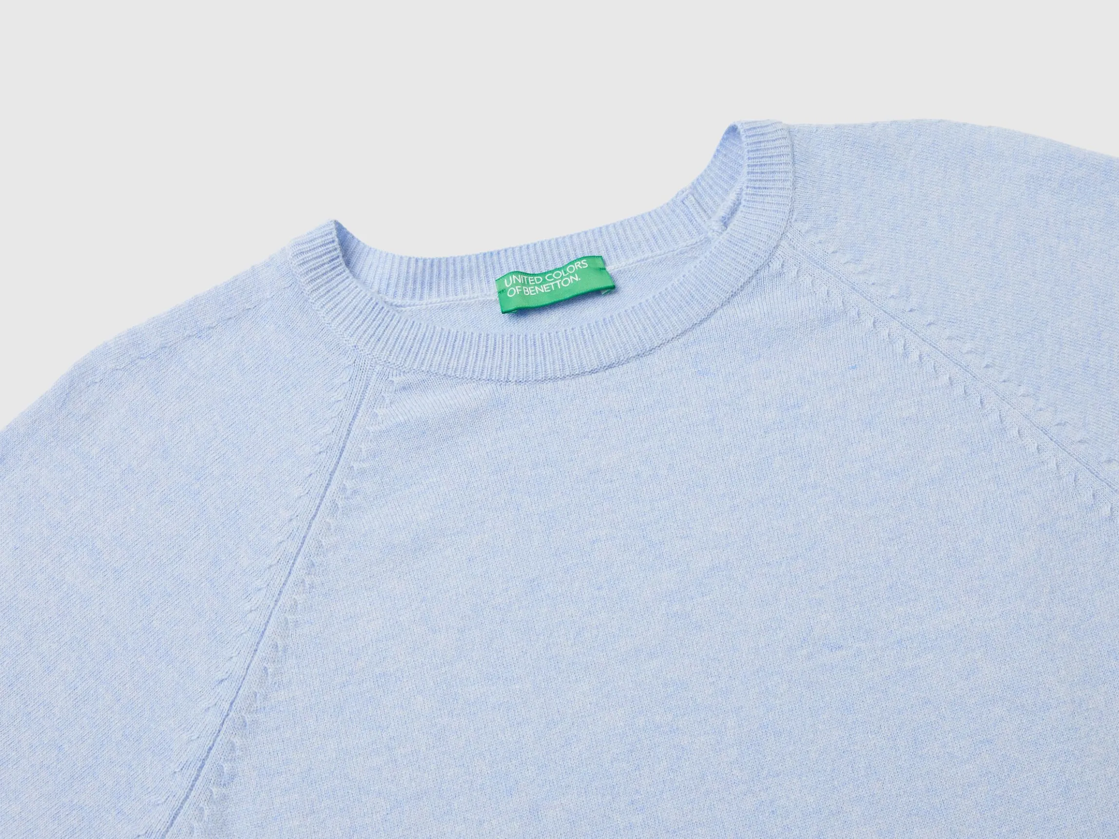 Ocean blue crew neck sweater in wool and cashmere blend