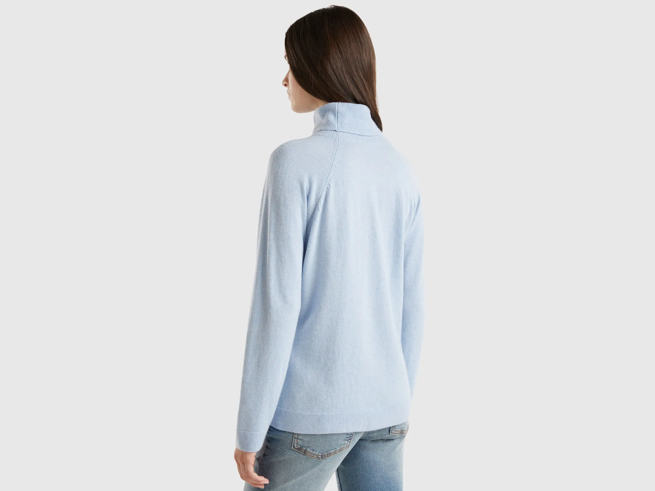 Ocean blue turtleneck in wool and cashmere blend