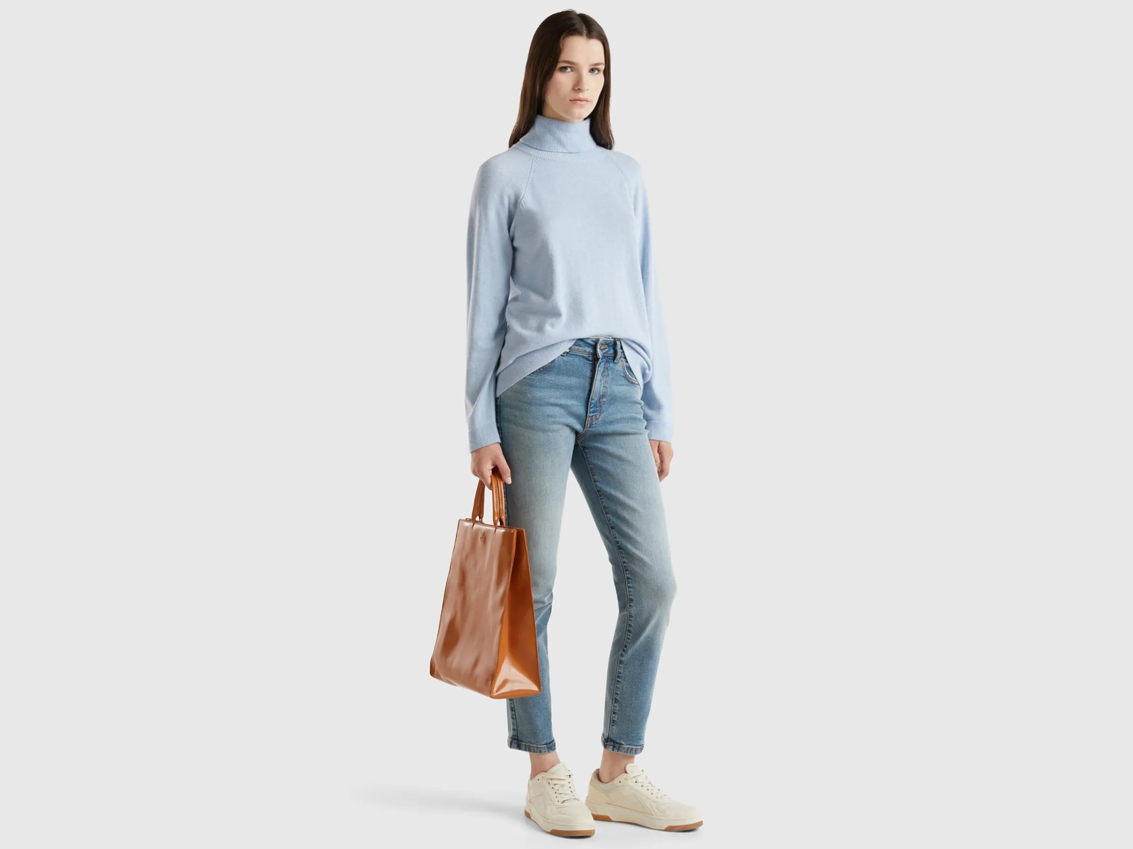 Ocean blue turtleneck in wool and cashmere blend