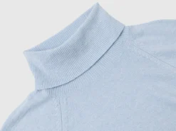 Ocean blue turtleneck in wool and cashmere blend