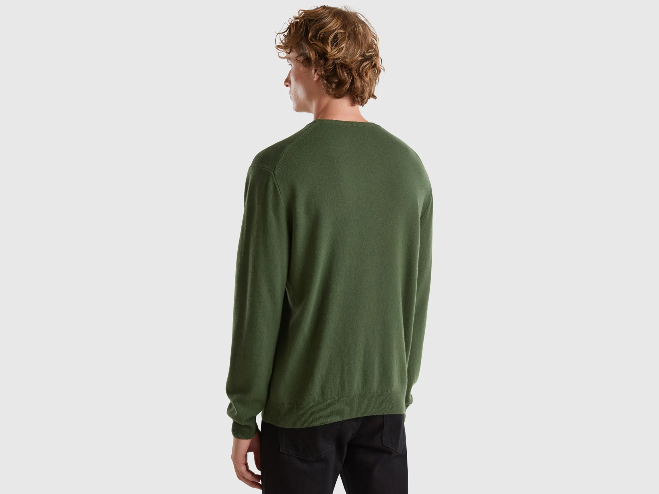 Olive green crew neck sweater in pure Merino wool