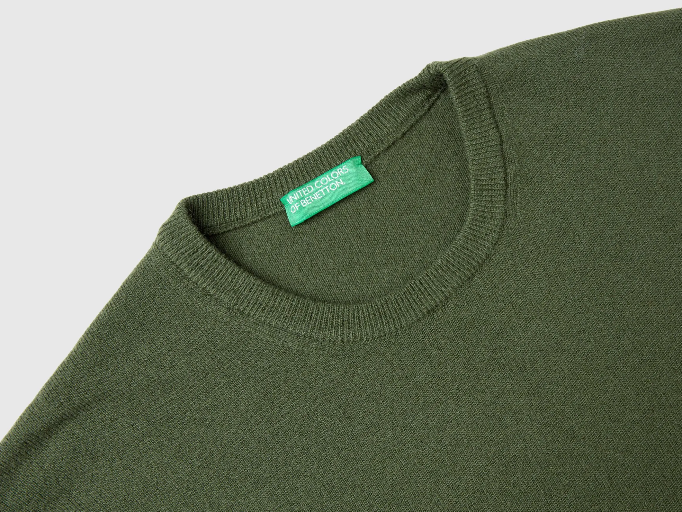 Olive green crew neck sweater in pure Merino wool