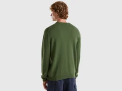 Olive green V-neck sweater in pure Merino wool