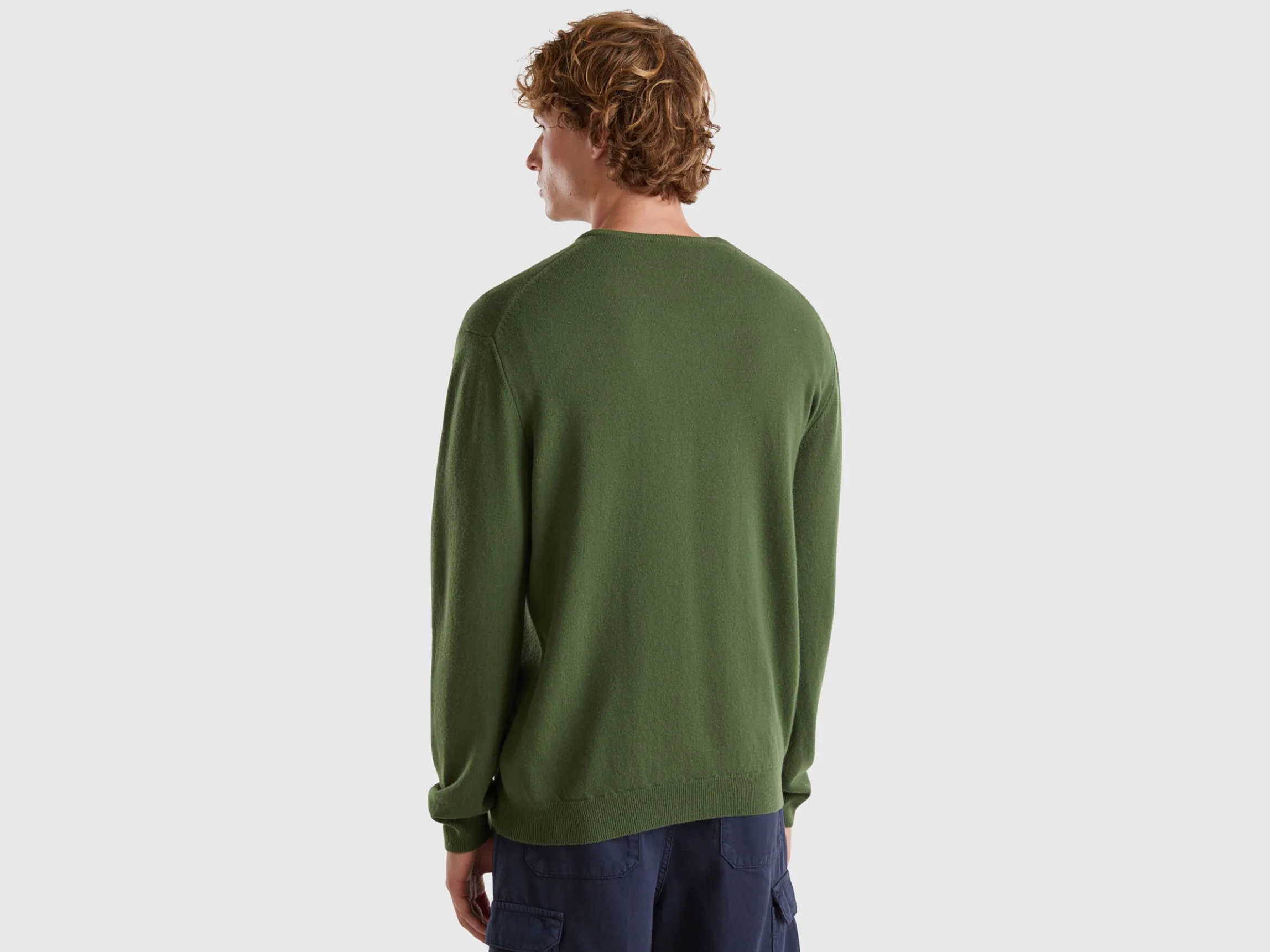 Olive green V-neck sweater in pure Merino wool