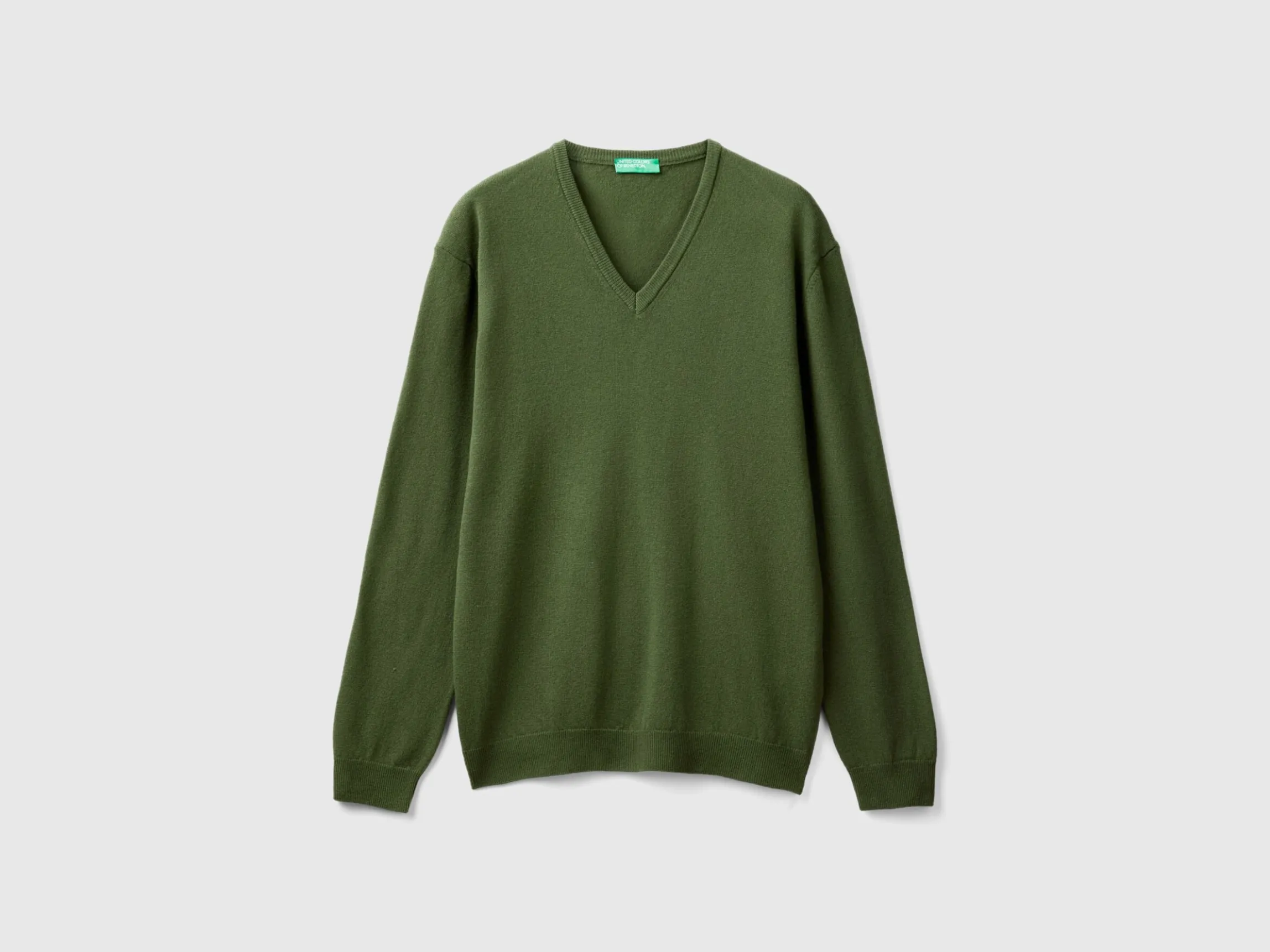 Olive green V-neck sweater in pure Merino wool