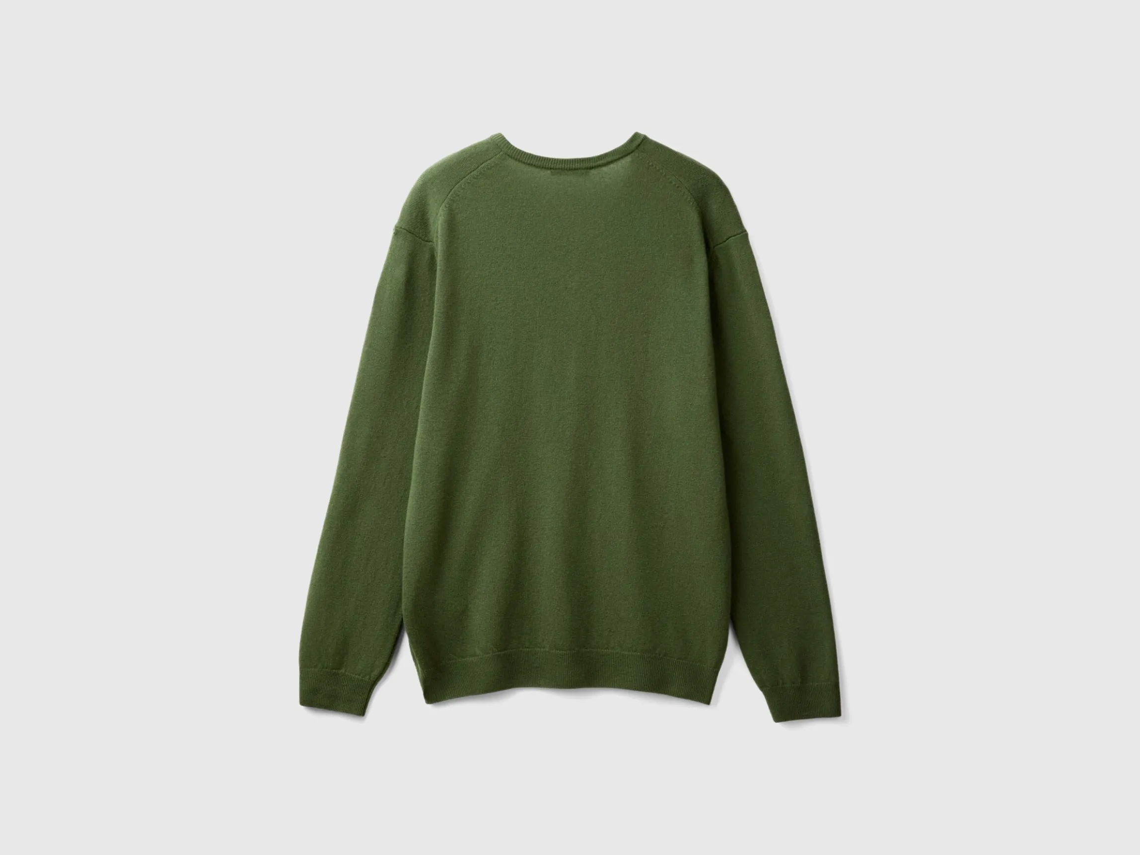 Olive green V-neck sweater in pure Merino wool
