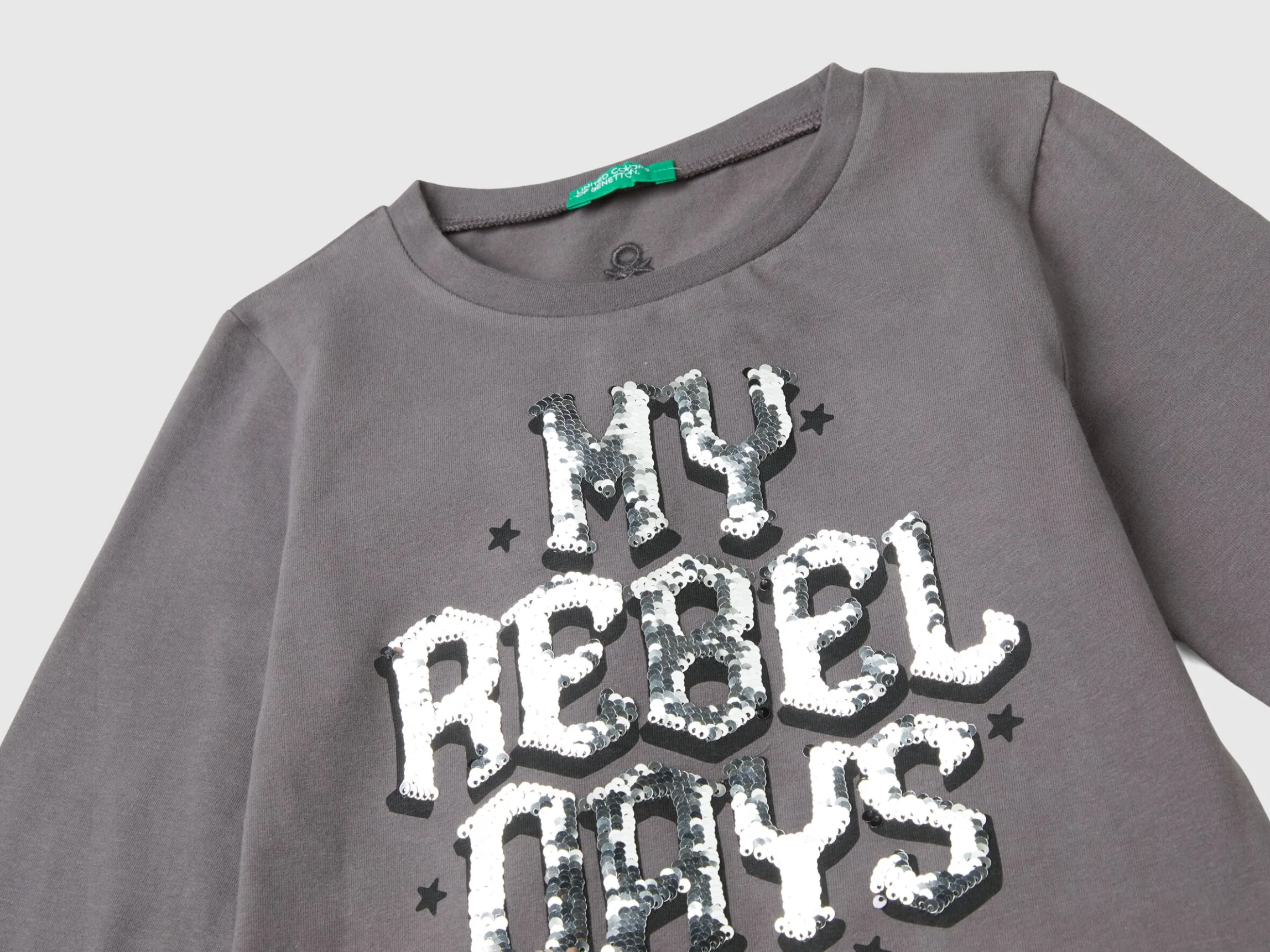 Organic cotton t-shirt with sequins