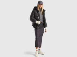 Padded puffer jacket with recycled wadding