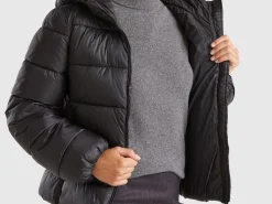 Padded puffer jacket with recycled wadding