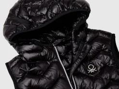 Padded vest in 3D wadding with hood