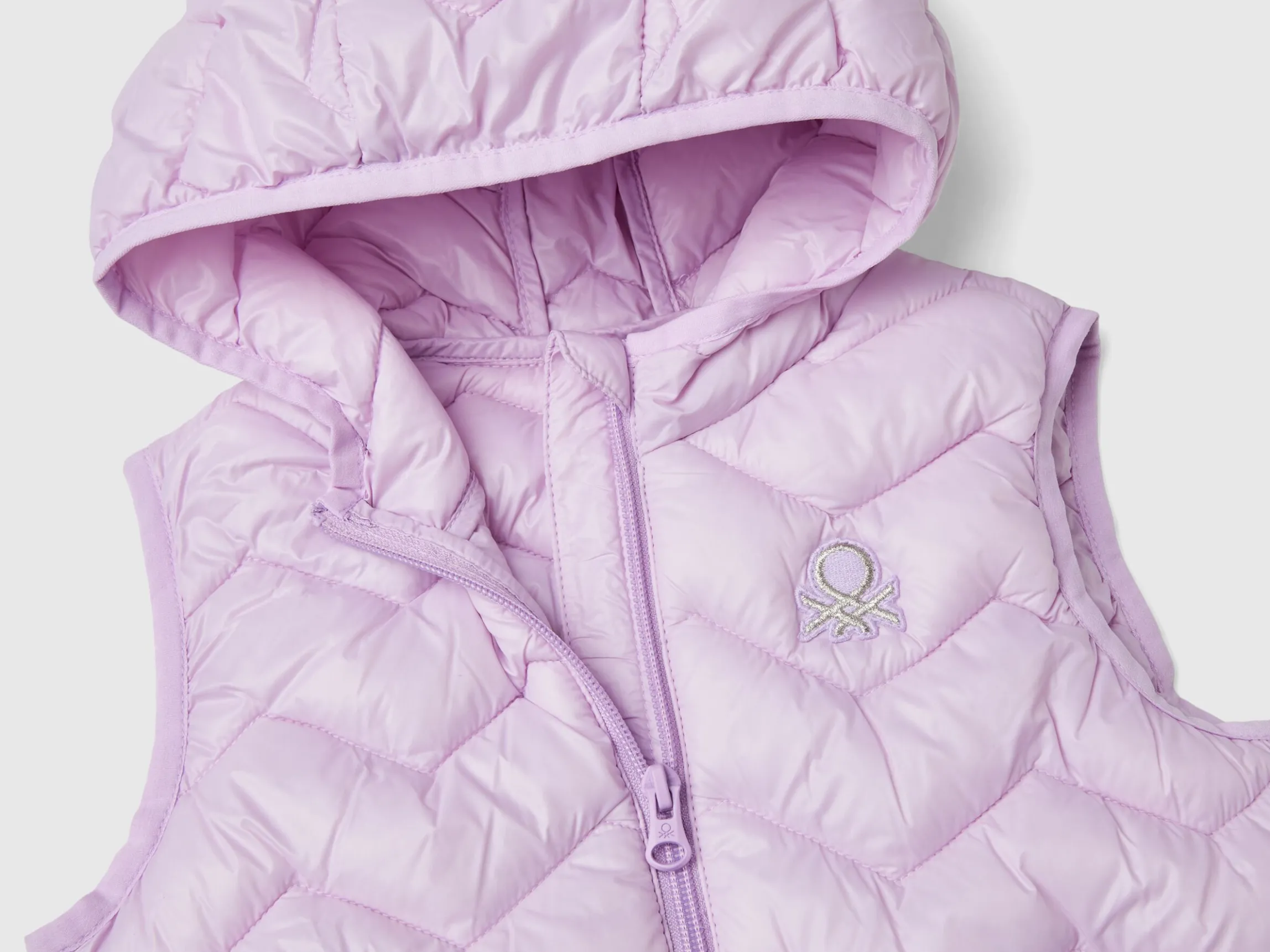 Padded vest in 3D wadding with hood