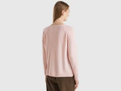 Pastel pink crew neck sweater in wool and cashmere blend