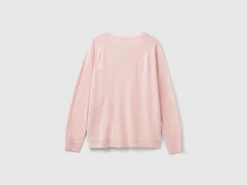 Pastel pink crew neck sweater in wool and cashmere blend
