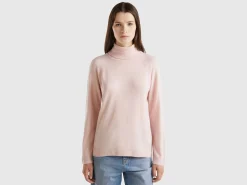 Pastel pink turtleneck in wool and cashmere blend
