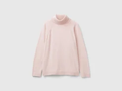 Pastel pink turtleneck in wool and cashmere blend