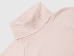 Pastel pink turtleneck in wool and cashmere blend