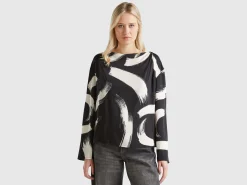 Patterned flowy blouse