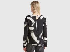 Patterned flowy blouse