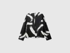 Patterned flowy blouse