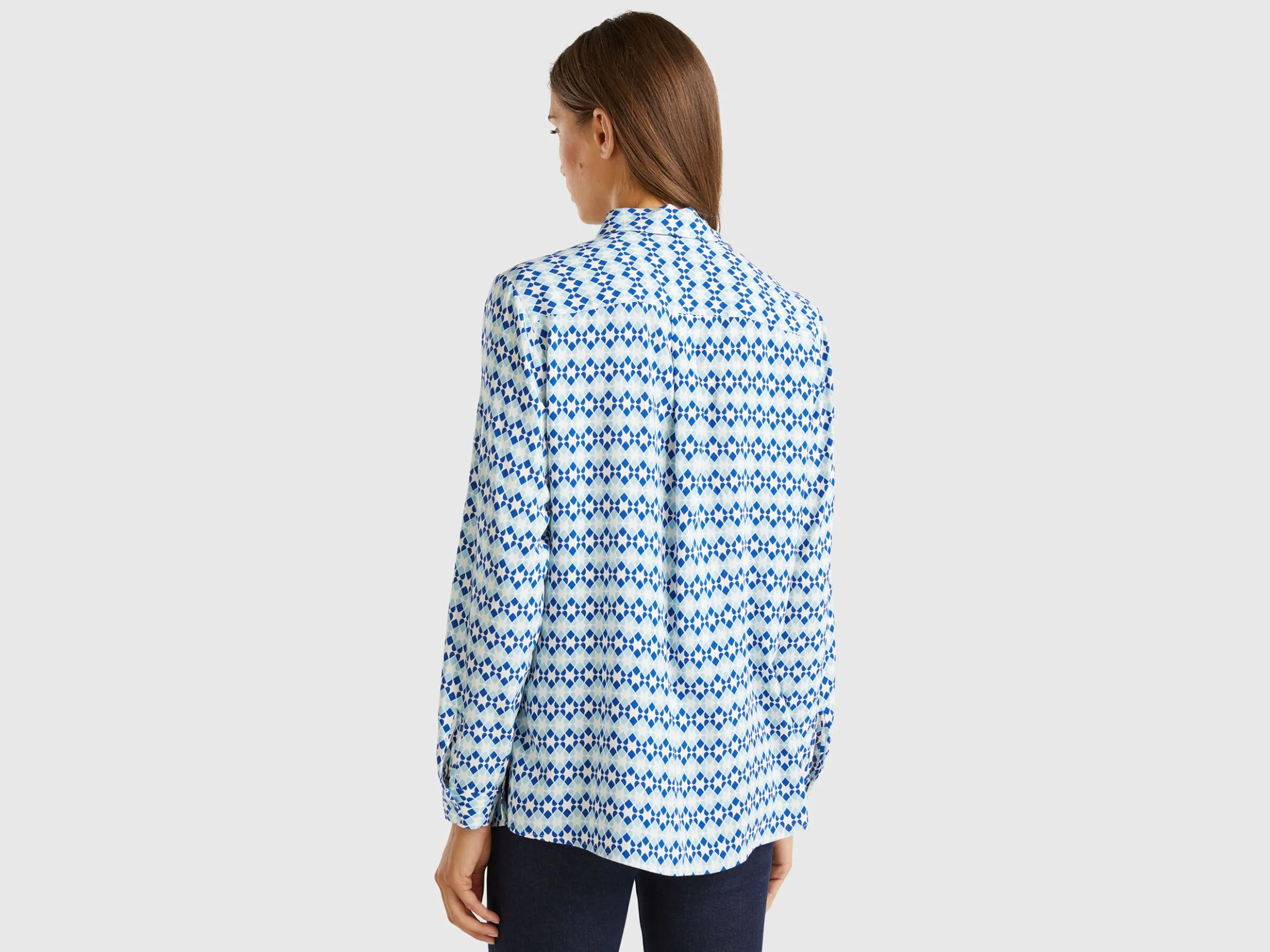 Patterned shirt in viscose