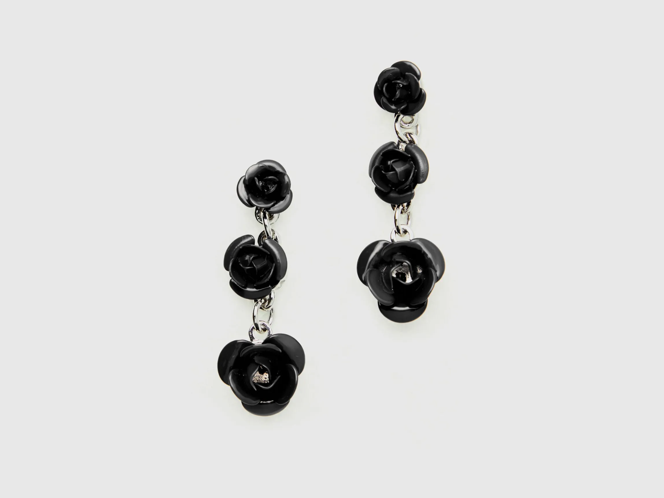 Pendant earrings with roses