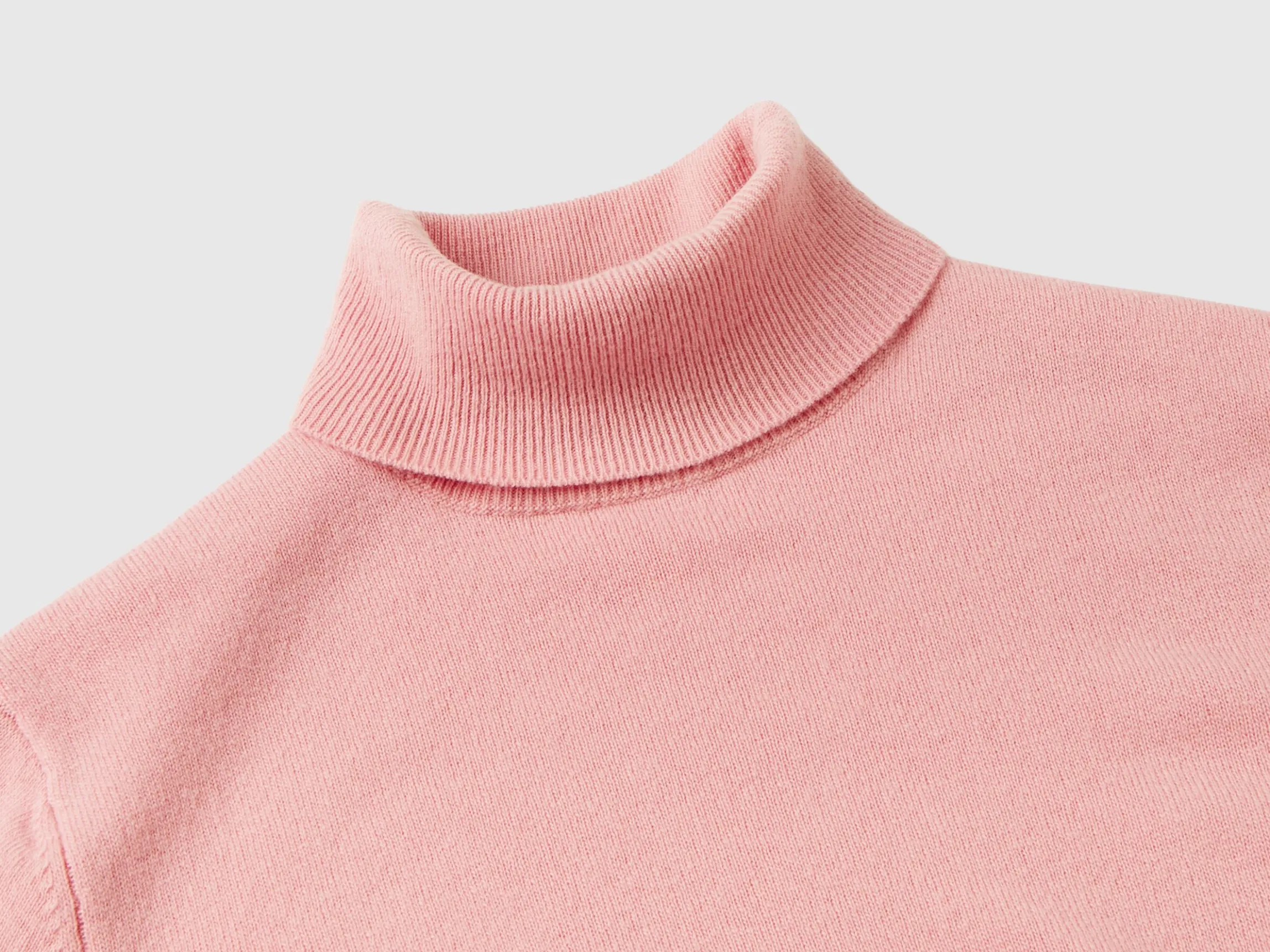 Pink turtleneck sweater in pure Merino wool