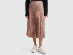 Pleated skirt with geometric pattern
