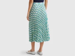 Pleated skirt with geometric pattern