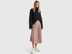 Pleated skirt with geometric pattern