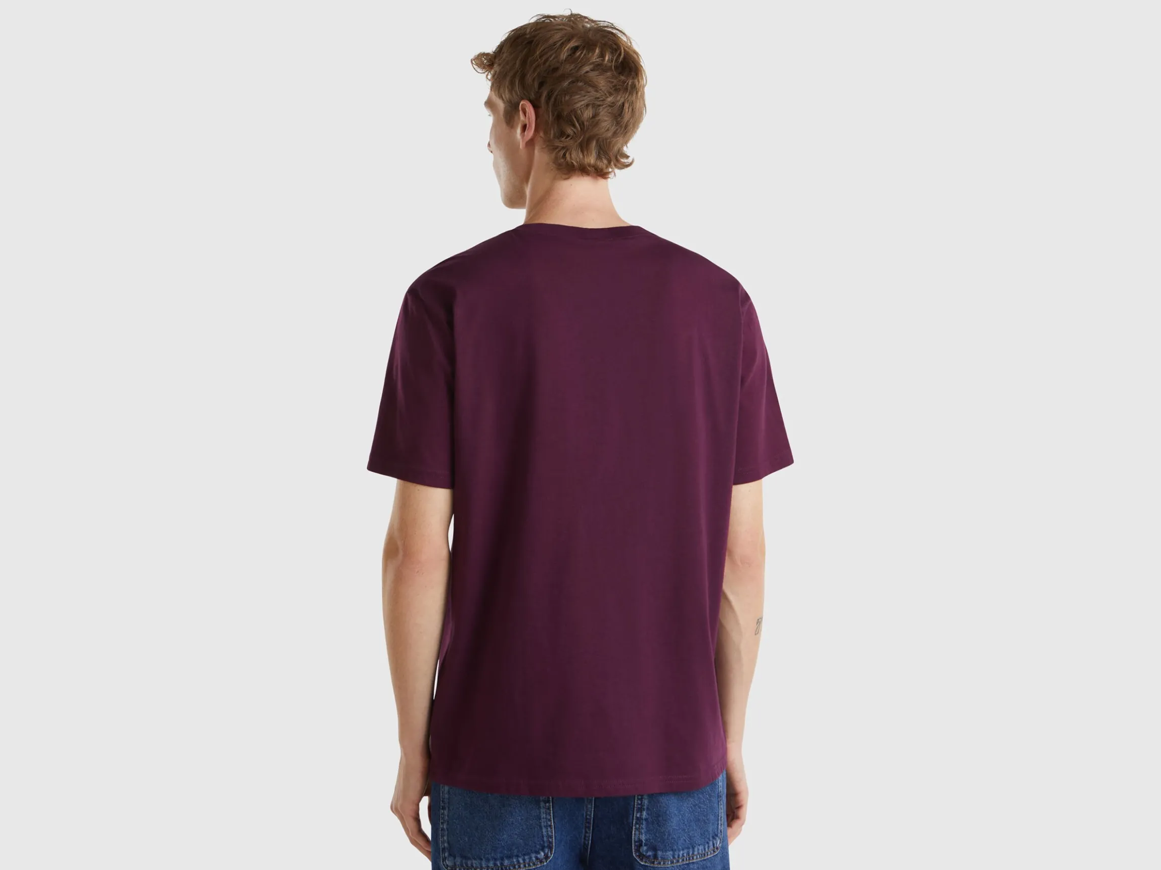 Plum organic cotton t-shirt with multicolor logo