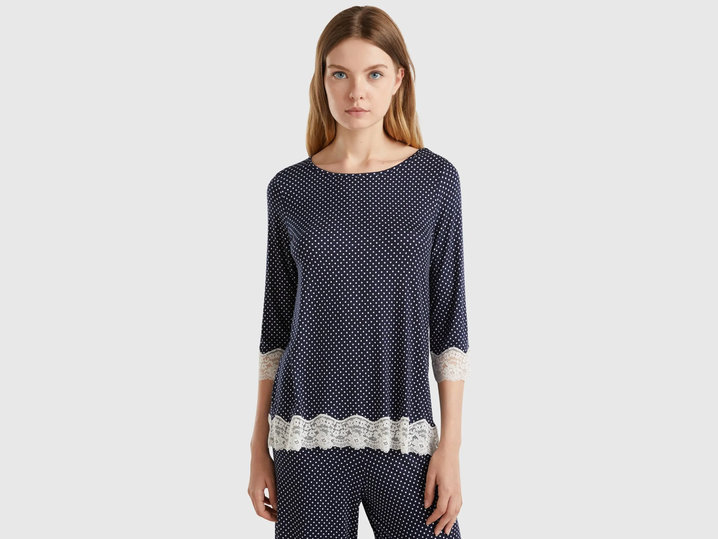 Polka dot t-shirt with lace detail