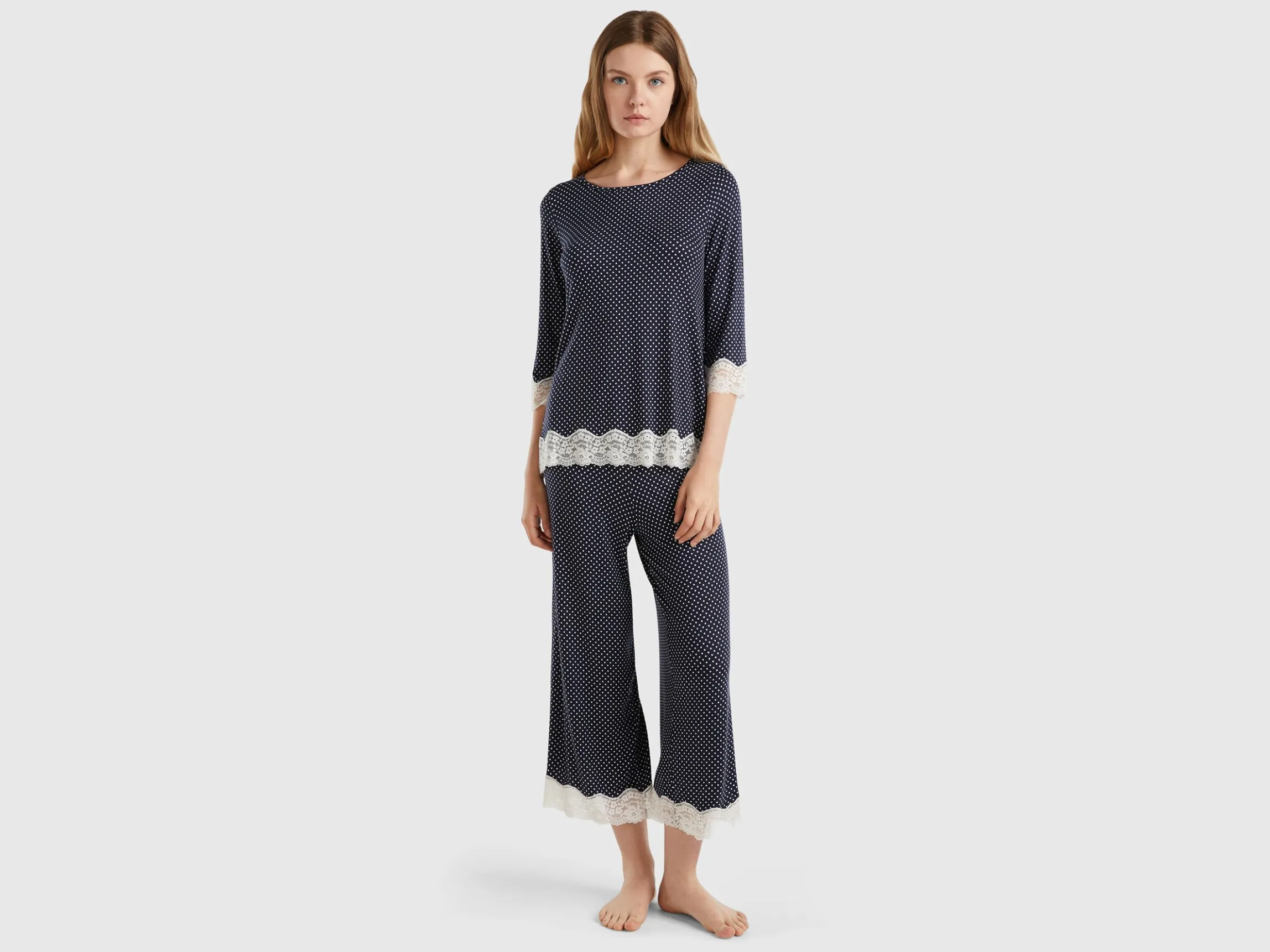 Polka dot t-shirt with lace detail