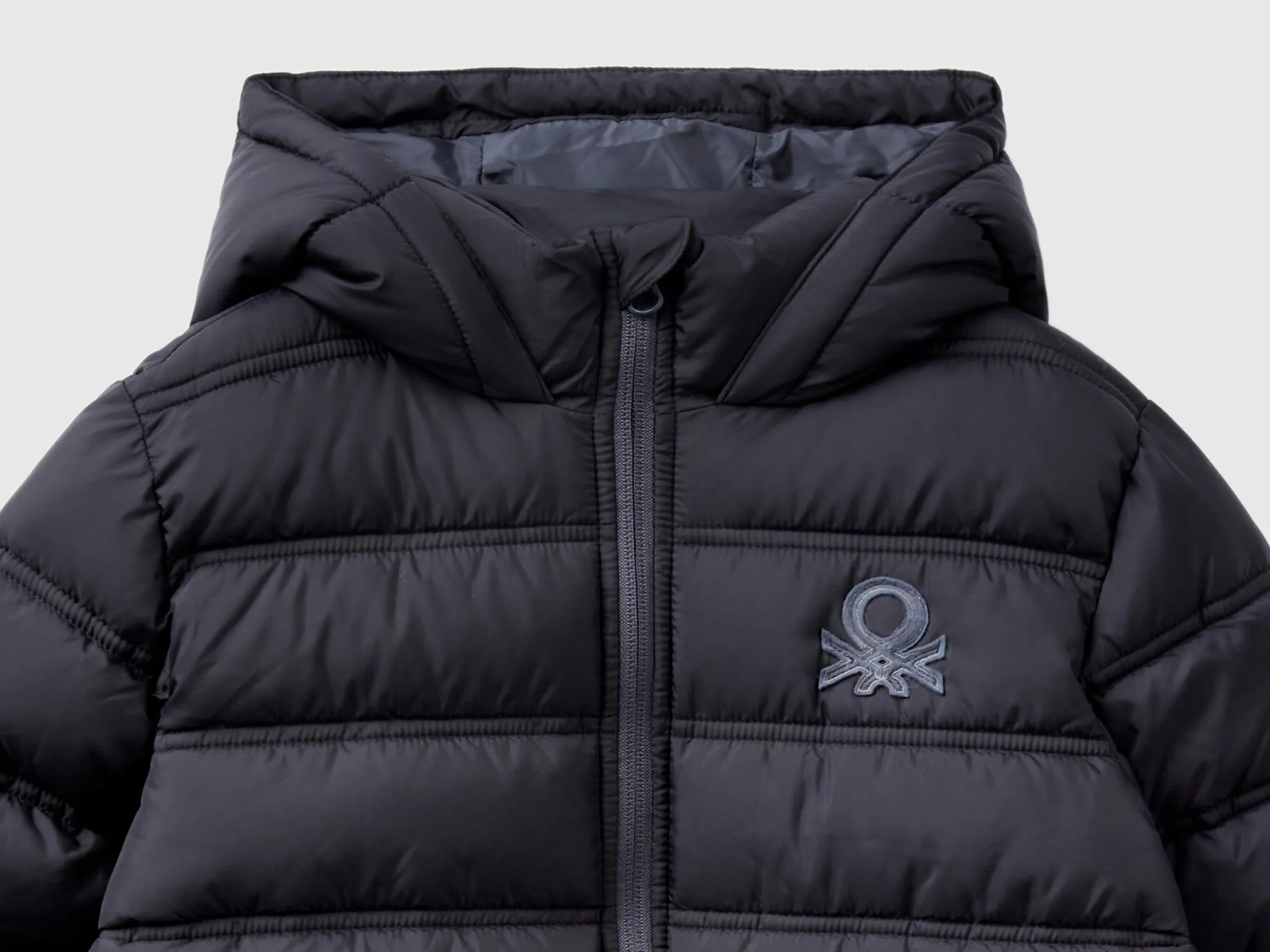Puffer jacket with hood and logo