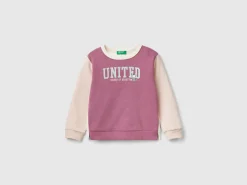 Pullover sweatshirt with glittery print