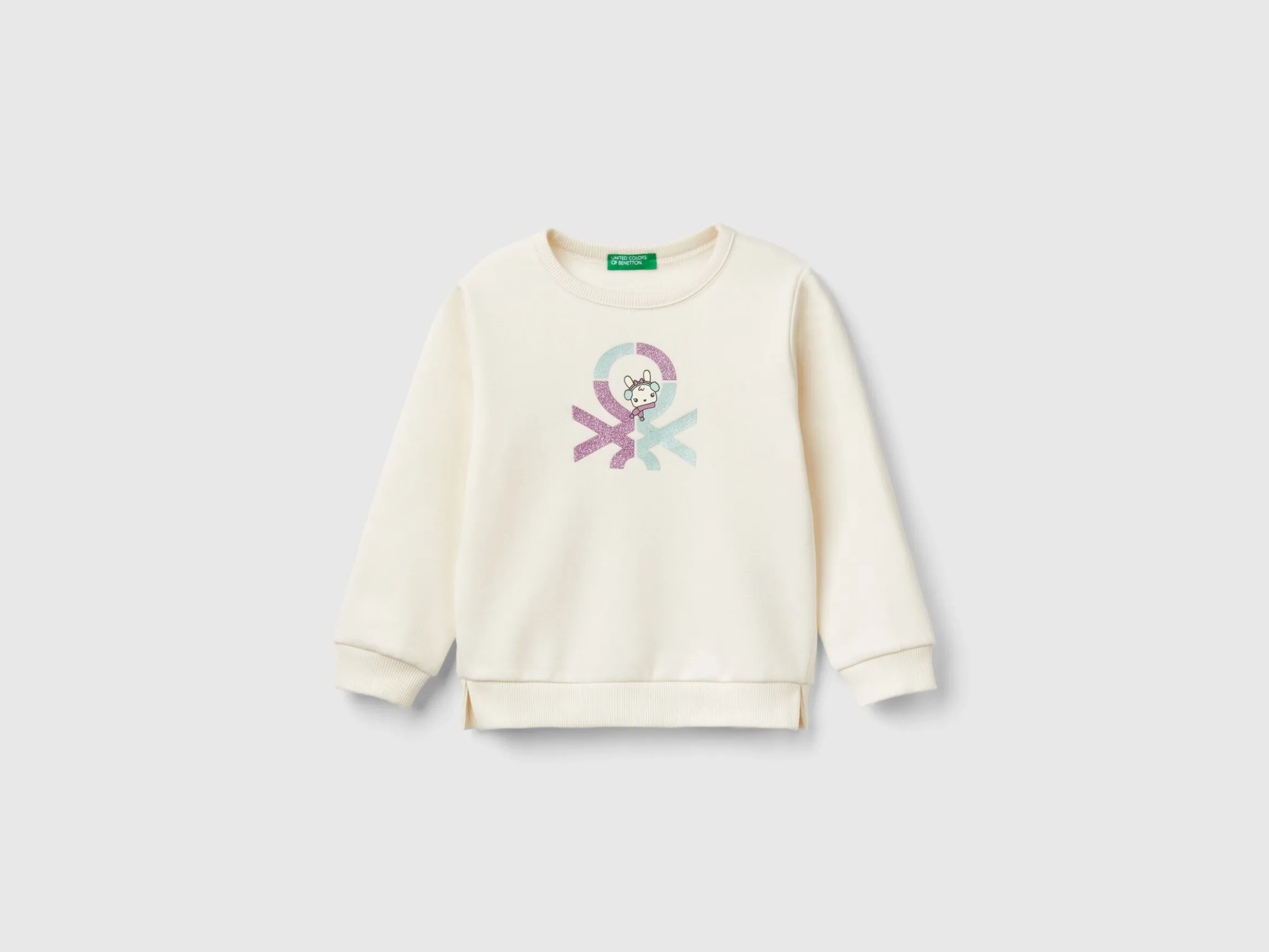 Pullover sweatshirt with glittery print