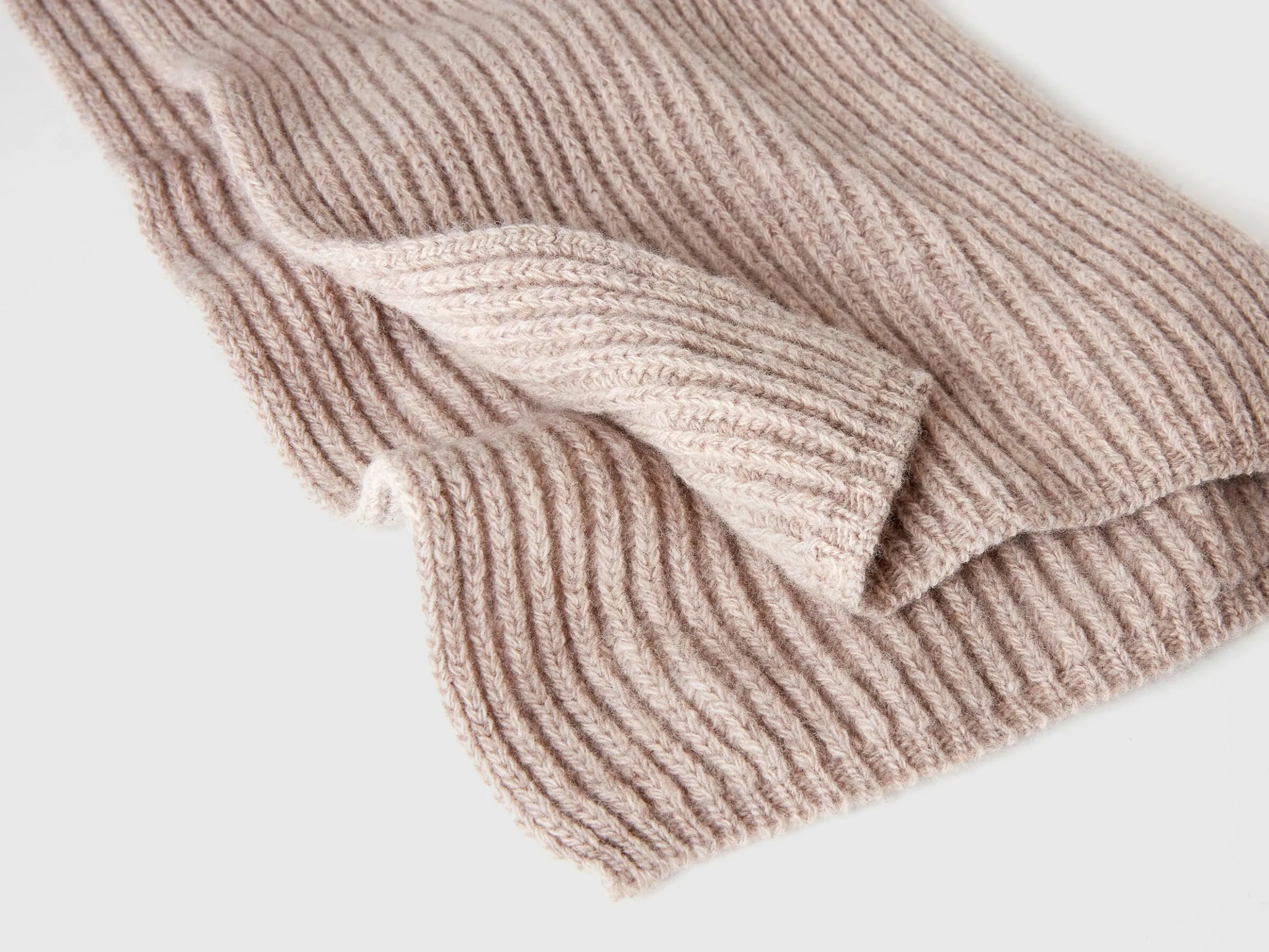Pure virgin wool scarf