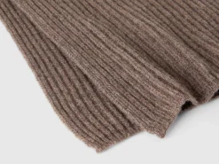 Pure virgin wool scarf