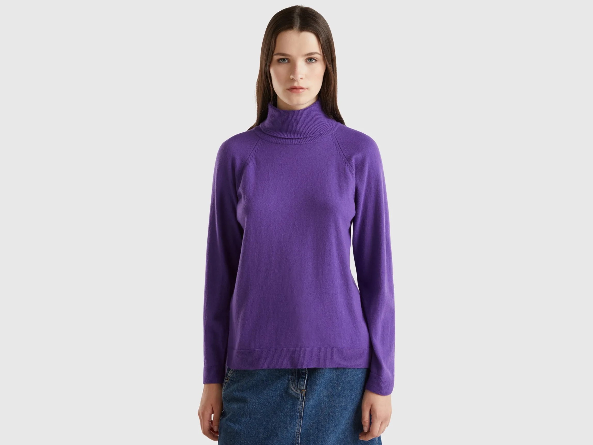 Purple turtleneck in wool and cashmere blend