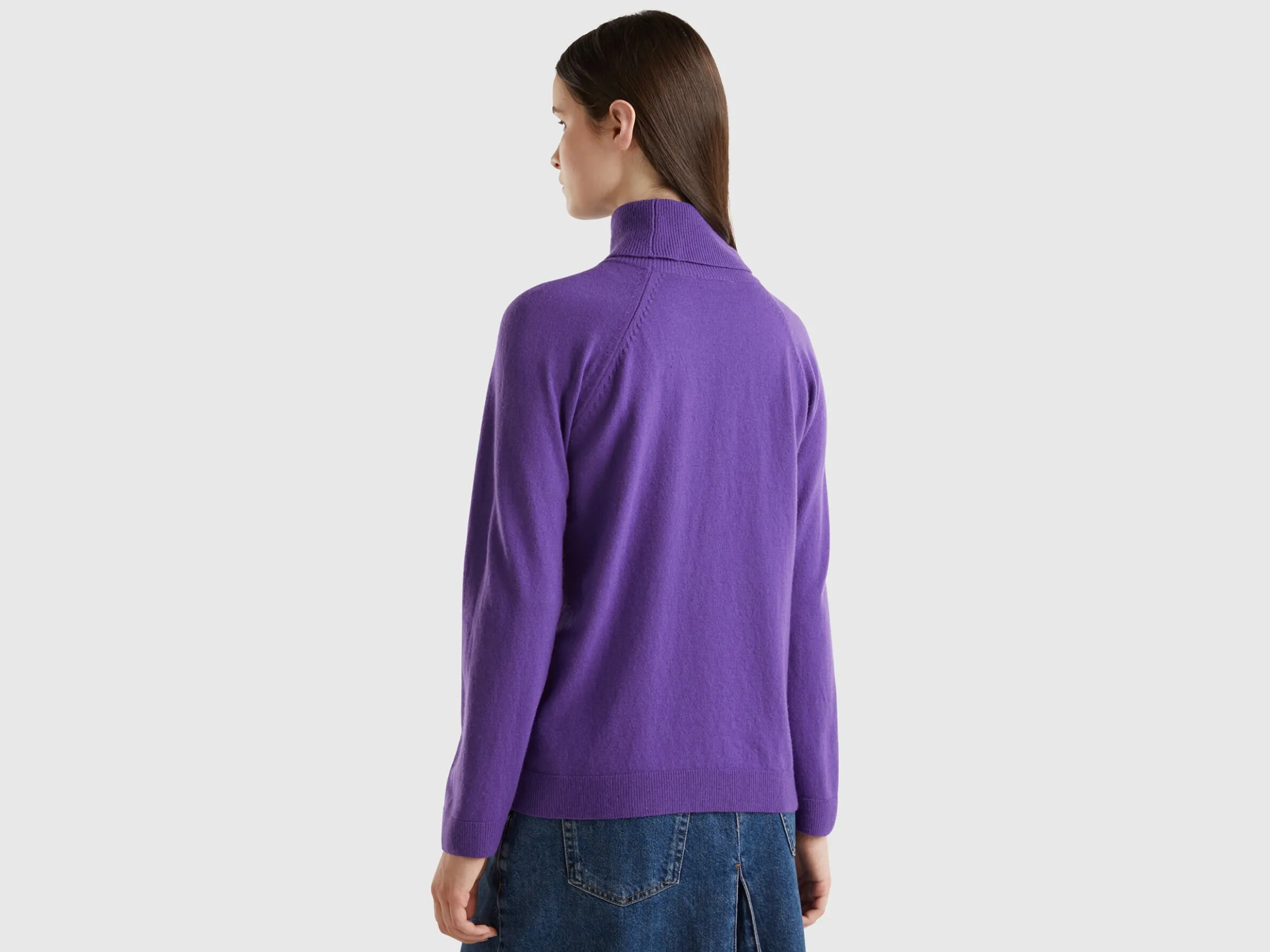 Purple turtleneck in wool and cashmere blend