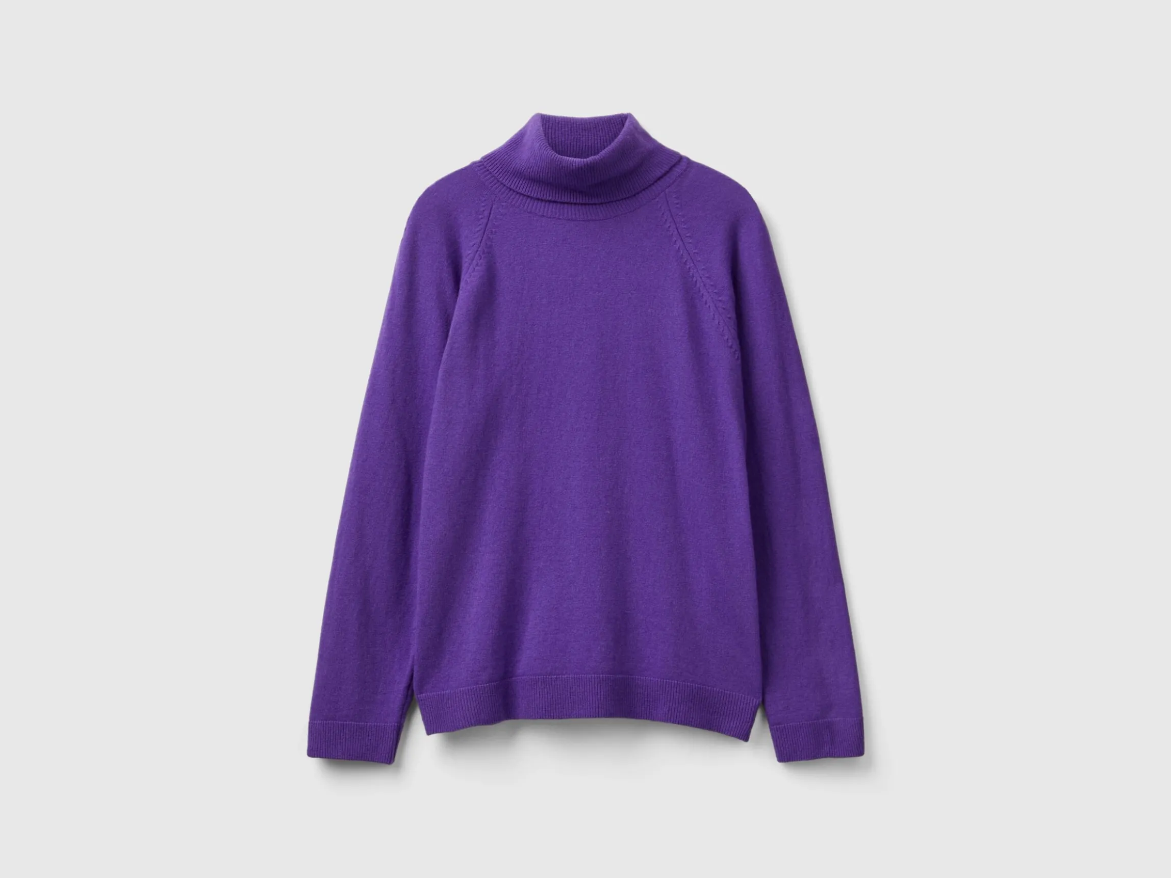Purple turtleneck in wool and cashmere blend